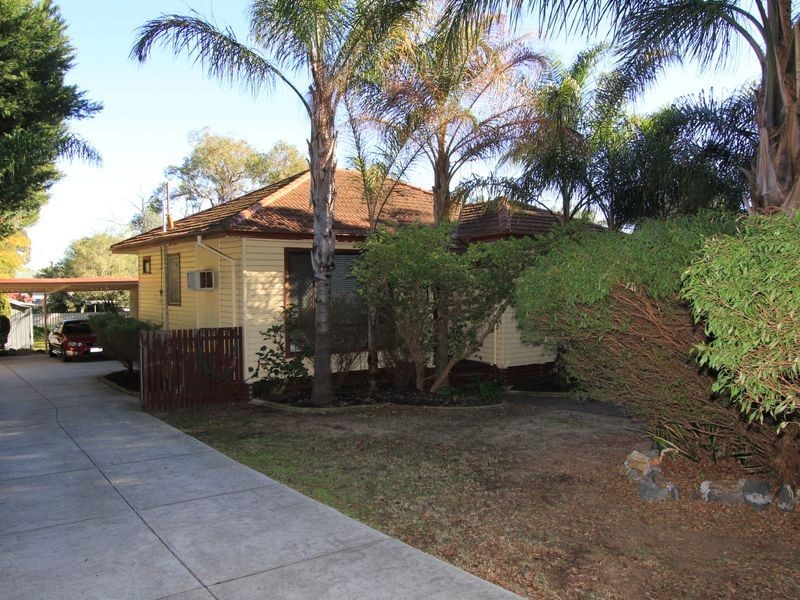 64 Medina Ave, Medina WA 6167