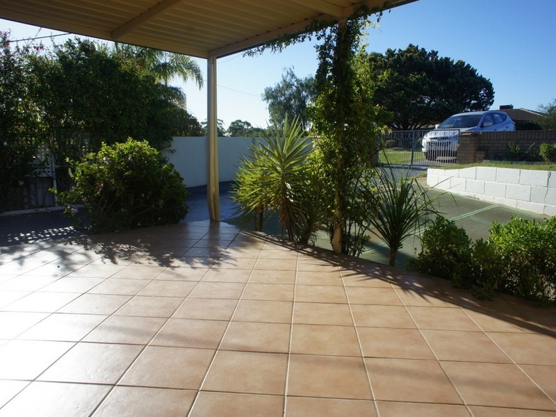 18 Edmund Way, Calista WA 6167