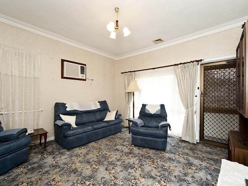 5 Cowcher Way West, Medina WA 6167