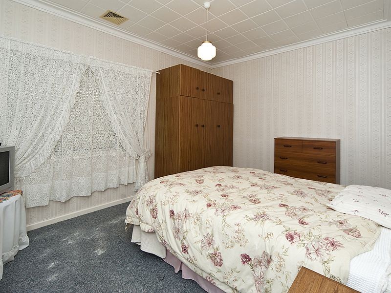 5 Cowcher Way West, Medina WA 6167