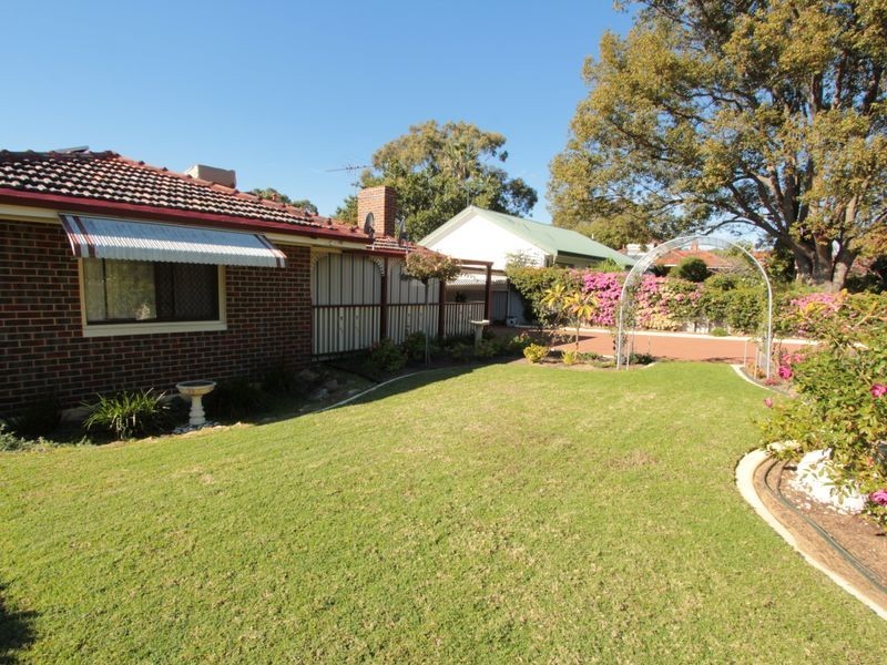 4 Theseus Way, Coolbellup WA 6163