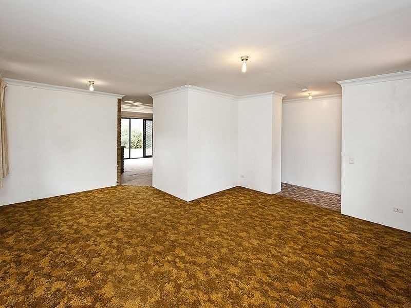 2 Lark Crescent, Yangebup WA 6164