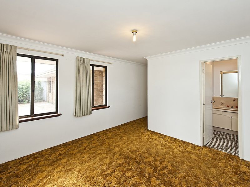 2 Lark Crescent, Yangebup WA 6164