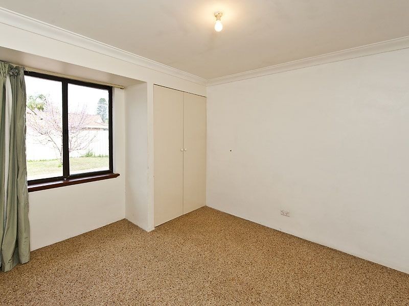 2 Lark Crescent, Yangebup WA 6164