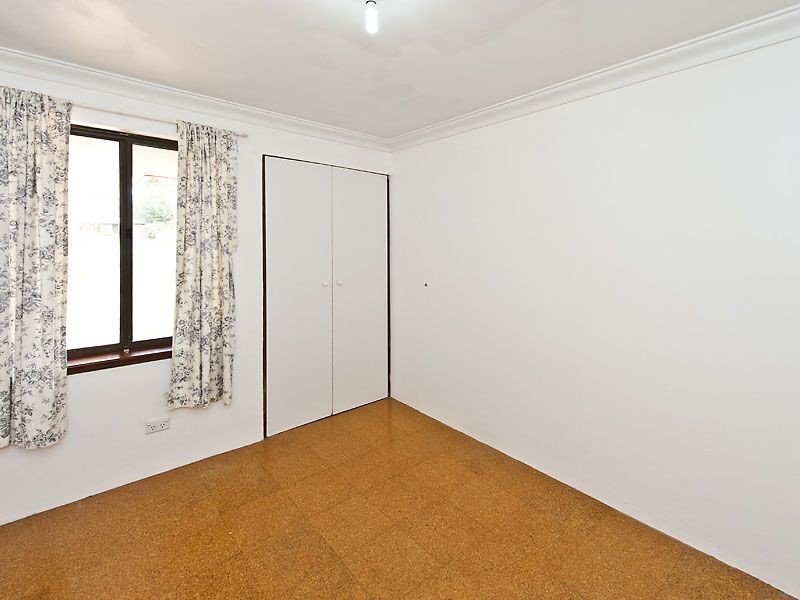 2 Lark Crescent, Yangebup WA 6164