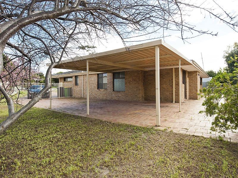 2 Lark Crescent, Yangebup WA 6164