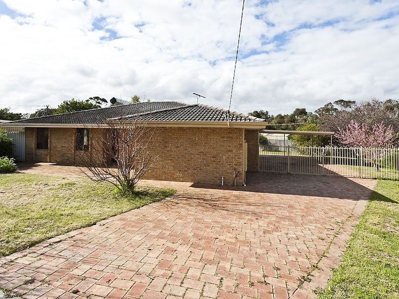 2 Lark Crescent, Yangebup WA 6164