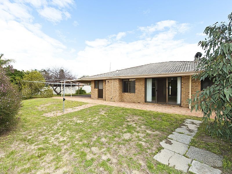 2 Lark Crescent, Yangebup WA 6164