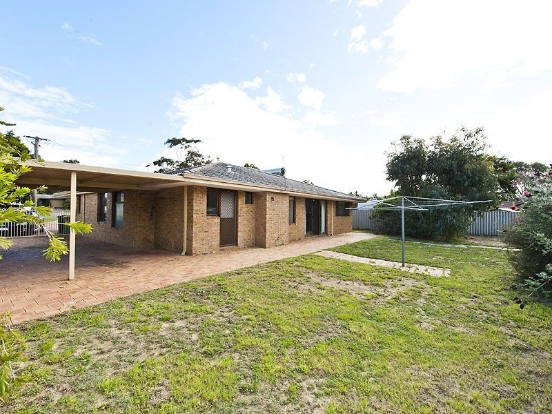 2 Lark Crescent, Yangebup WA 6164