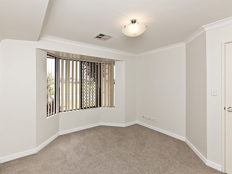 31 Araluen Cres, Bertram WA 6167