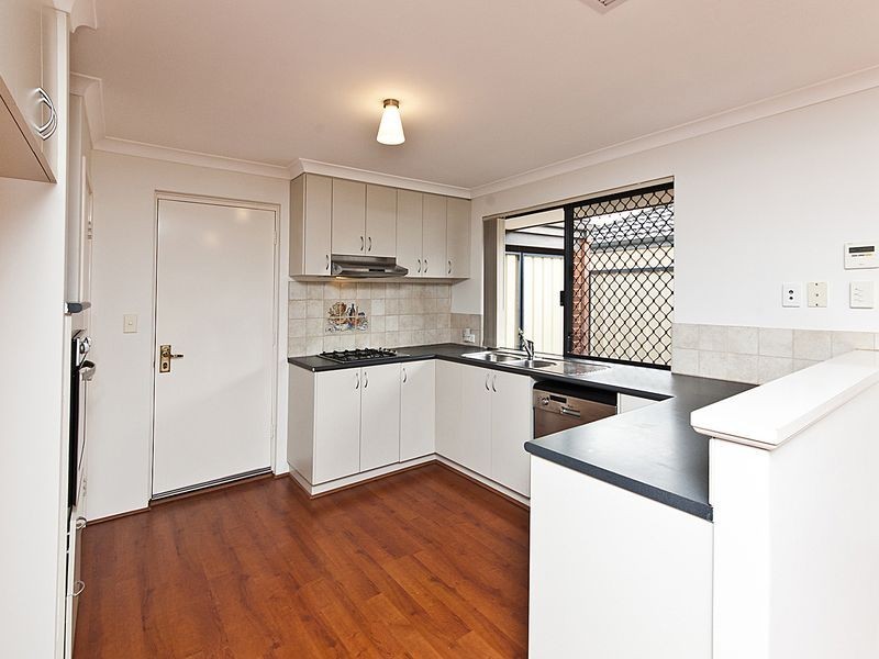 31 Araluen Cres, Bertram WA 6167