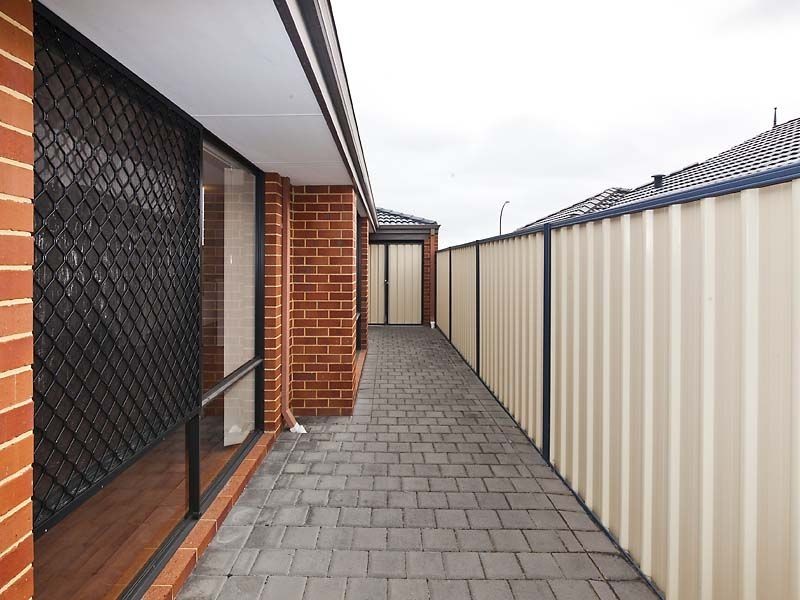 31 Araluen Cres, Bertram WA 6167