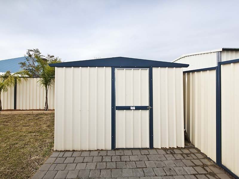 31 Araluen Cres, Bertram WA 6167