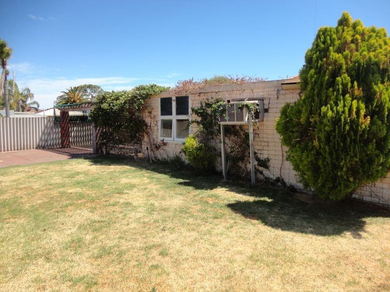 2 Nevis Place, Safety Bay WA 6169