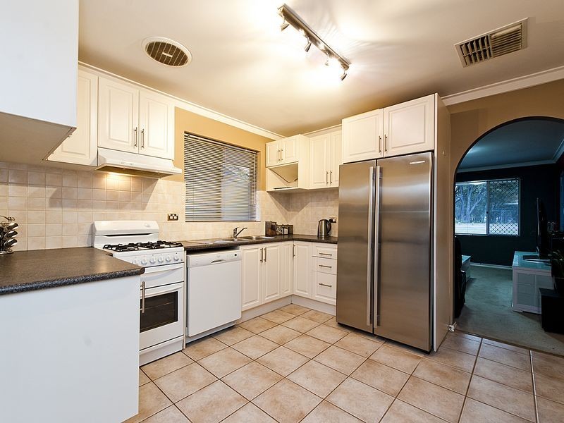 106 Sulphur Road, Parmelia WA 6167