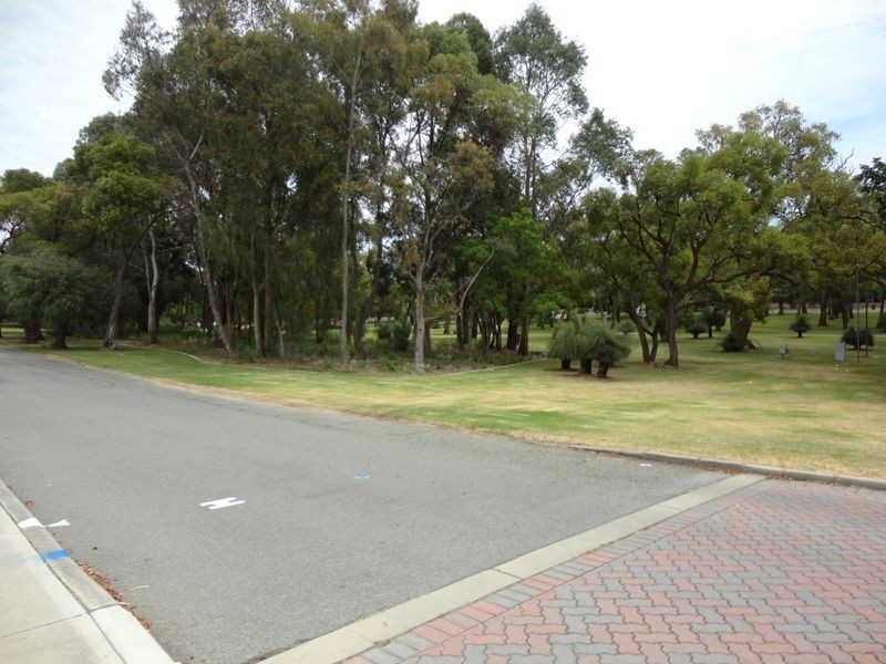 40 Medina Avenue, Medina WA 6167