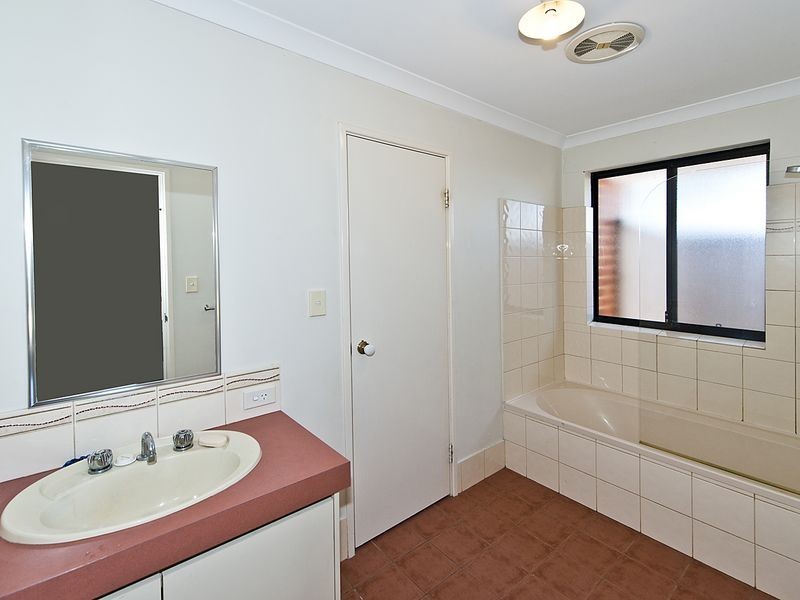 27 Sutherland Parade, Parmelia WA 6167