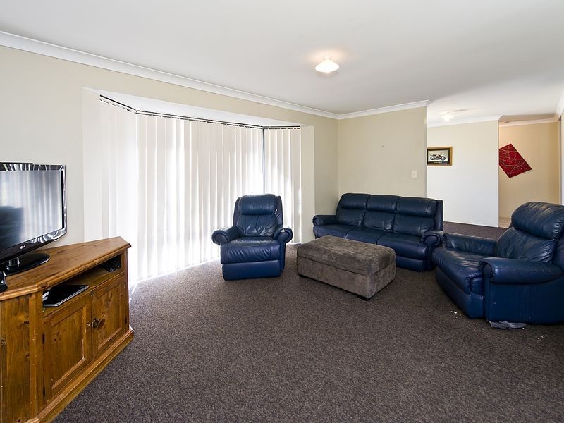 27 Sutherland Parade, Parmelia WA 6167