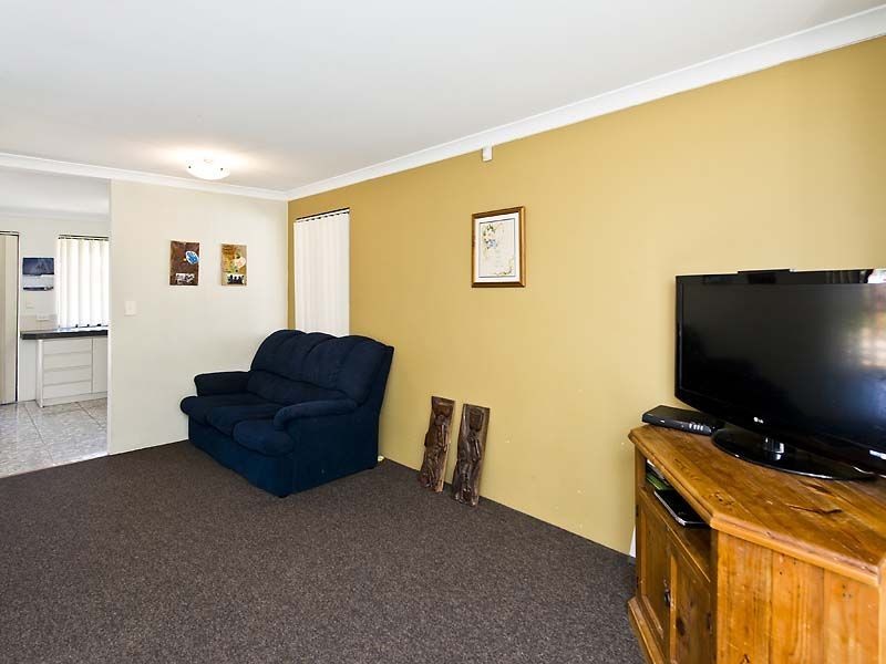 27 Sutherland Parade, Parmelia WA 6167