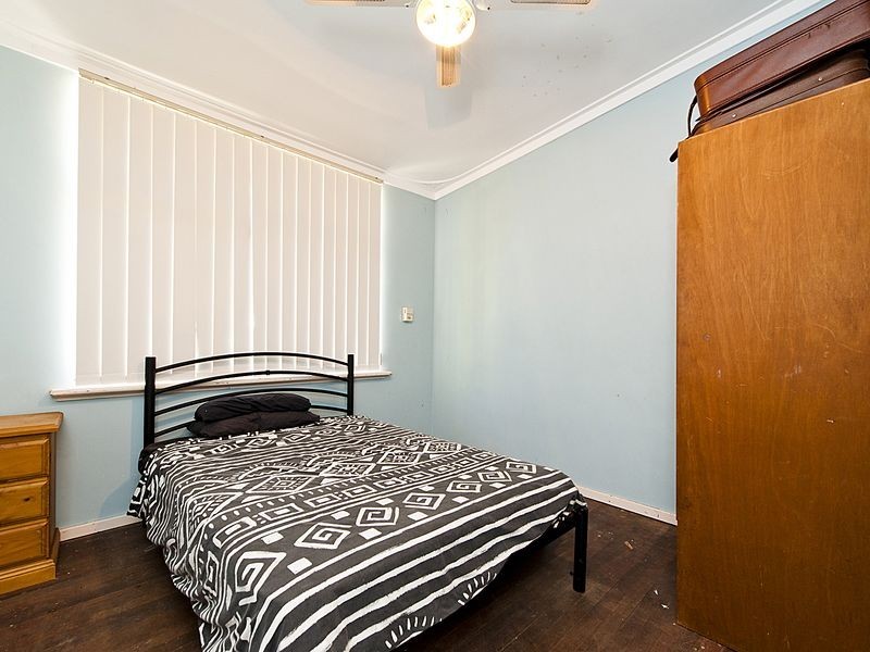 14 Clark Way, Orelia WA 6167