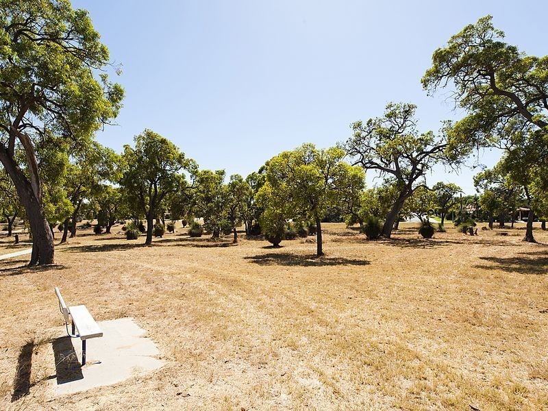 14 Clark Way, Orelia WA 6167