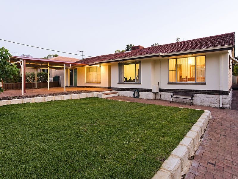 4 Blay Road, Calista WA 6167