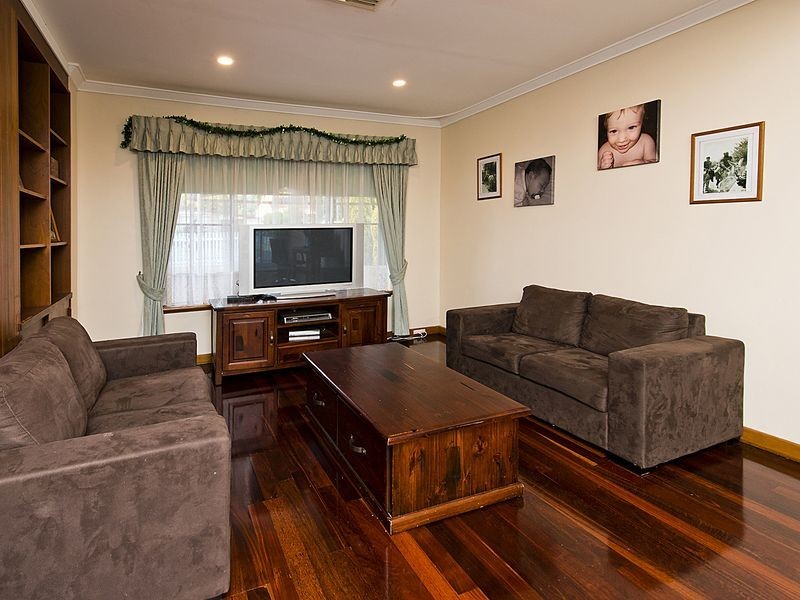 4 Blay Road, Calista WA 6167