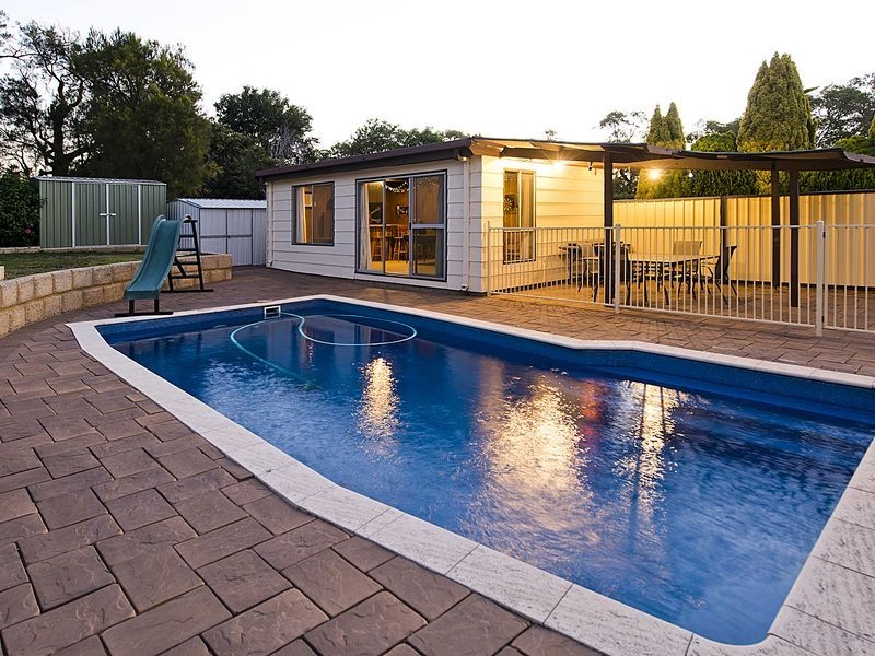 4 Blay Road, Calista WA 6167