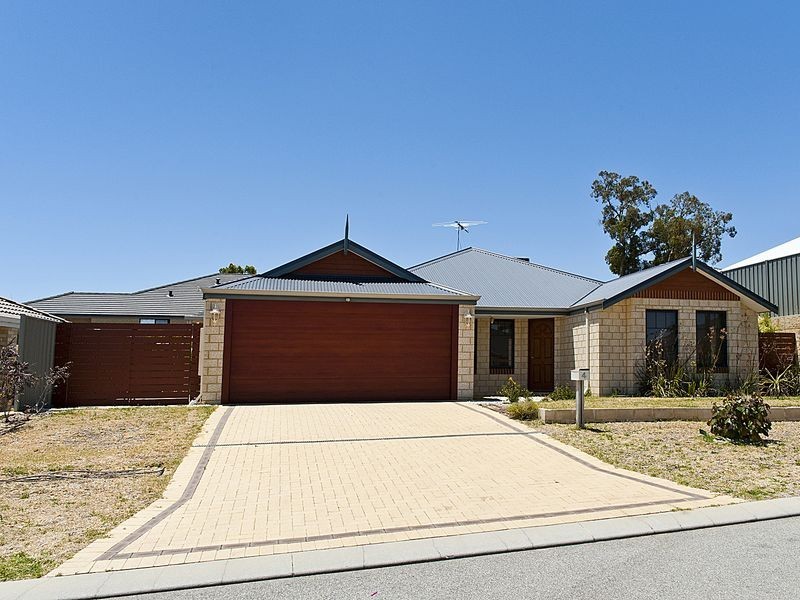 4 Glastonbury Street, Leda WA 6170