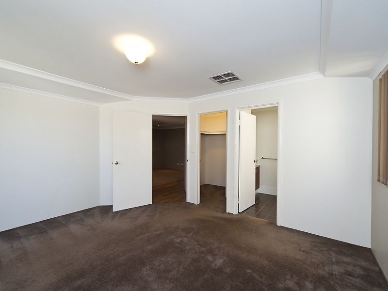 4 Glastonbury Street, Leda WA 6170