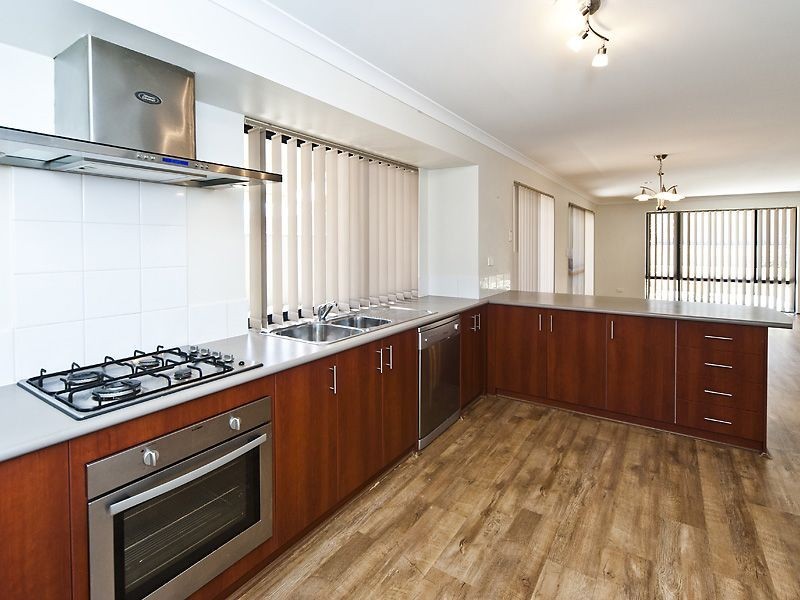 4 Glastonbury Street, Leda WA 6170