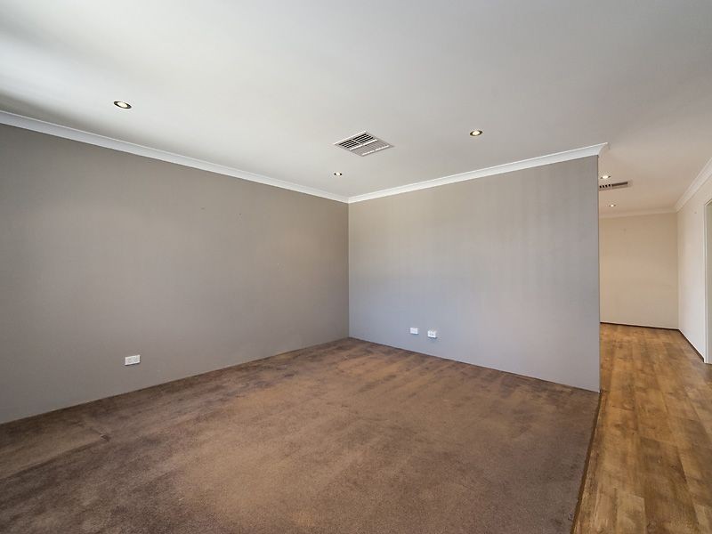 4 Glastonbury Street, Leda WA 6170