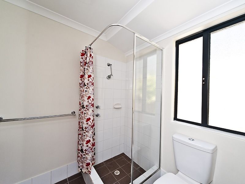 4 Glastonbury Street, Leda WA 6170