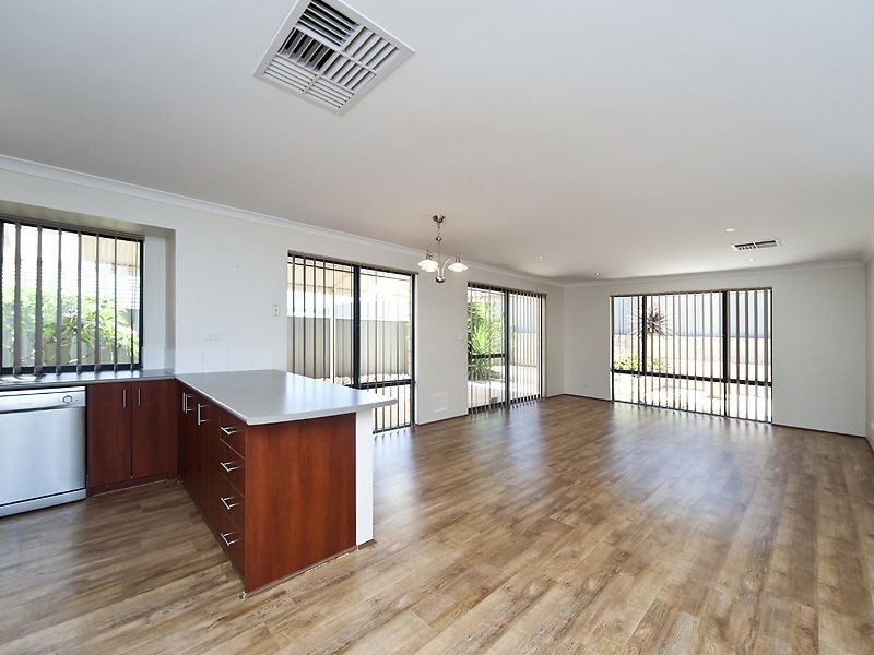 4 Glastonbury Street, Leda WA 6170
