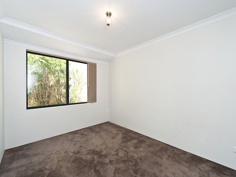 4 Glastonbury Street, Leda WA 6170