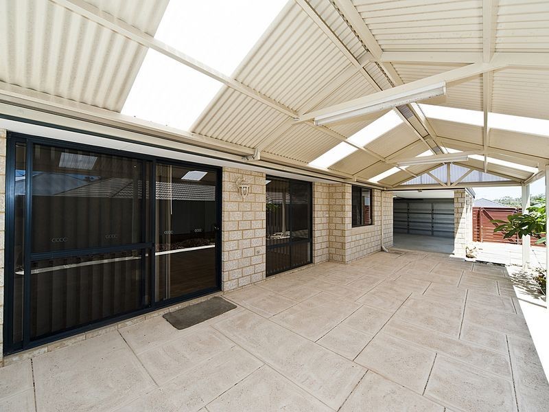 4 Glastonbury Street, Leda WA 6170