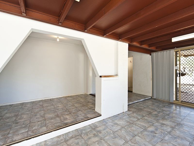 35 Rhodes Crescent, Calista WA 6167