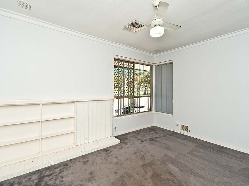 35 Rhodes Crescent, Calista WA 6167