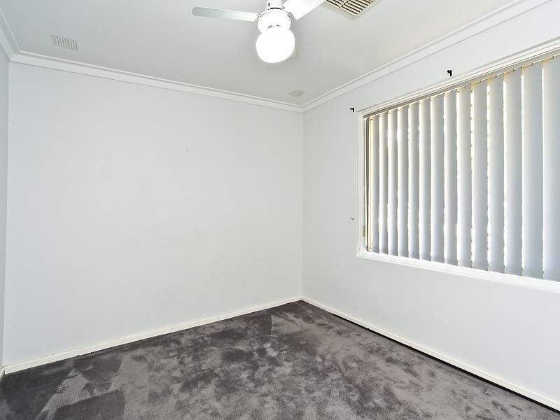 35 Rhodes Crescent, Calista WA 6167