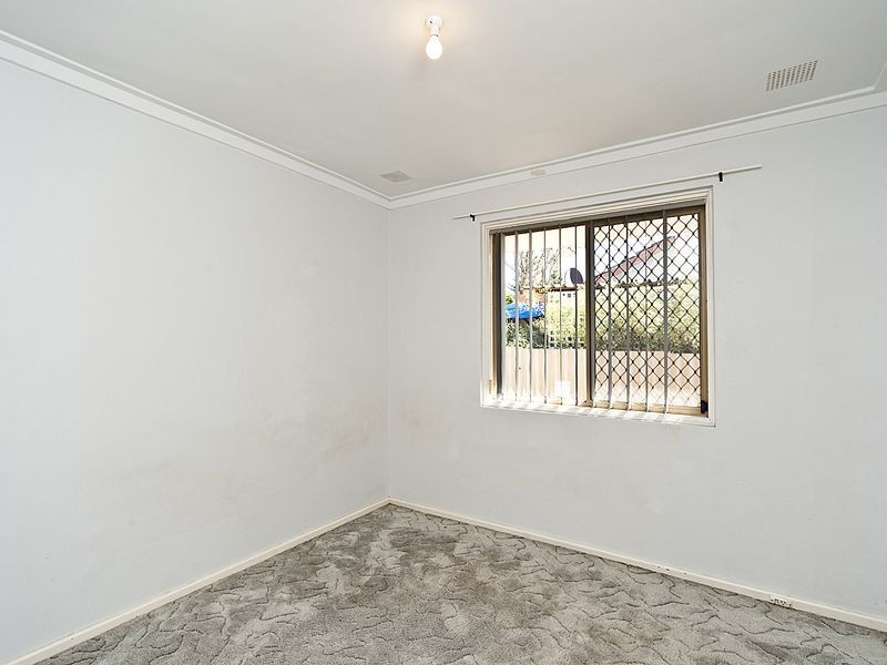35 Rhodes Crescent, Calista WA 6167