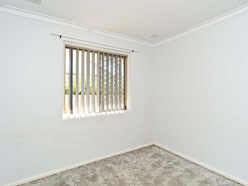 35 Rhodes Crescent, Calista WA 6167
