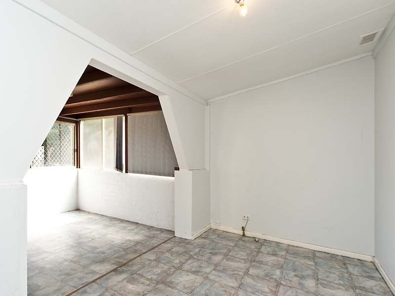 35 Rhodes Crescent, Calista WA 6167