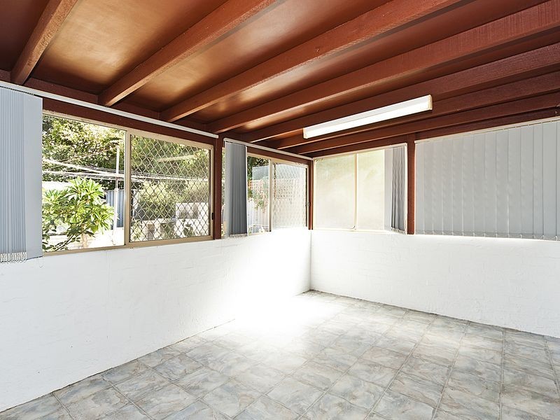 35 Rhodes Crescent, Calista WA 6167
