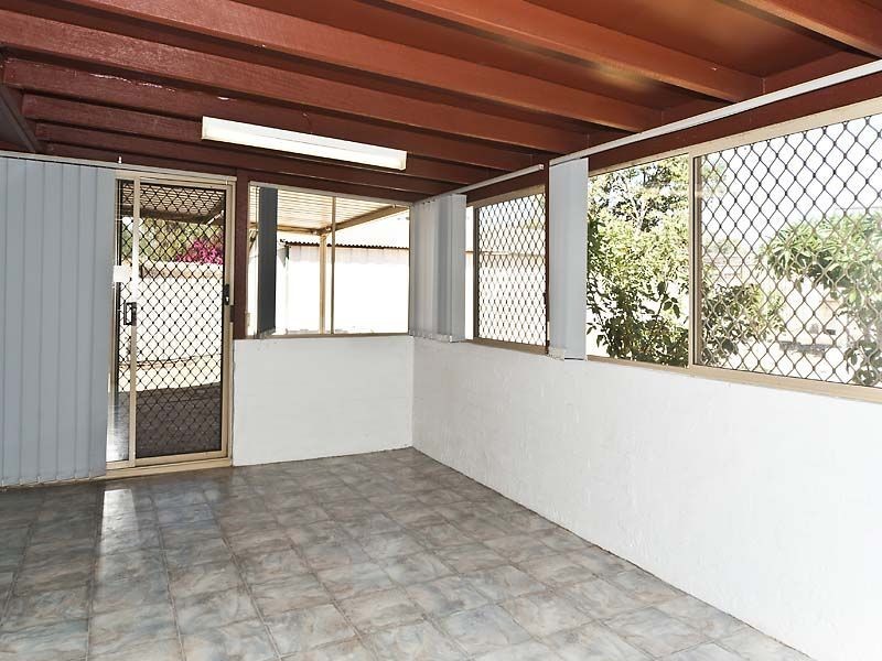 35 Rhodes Crescent, Calista WA 6167
