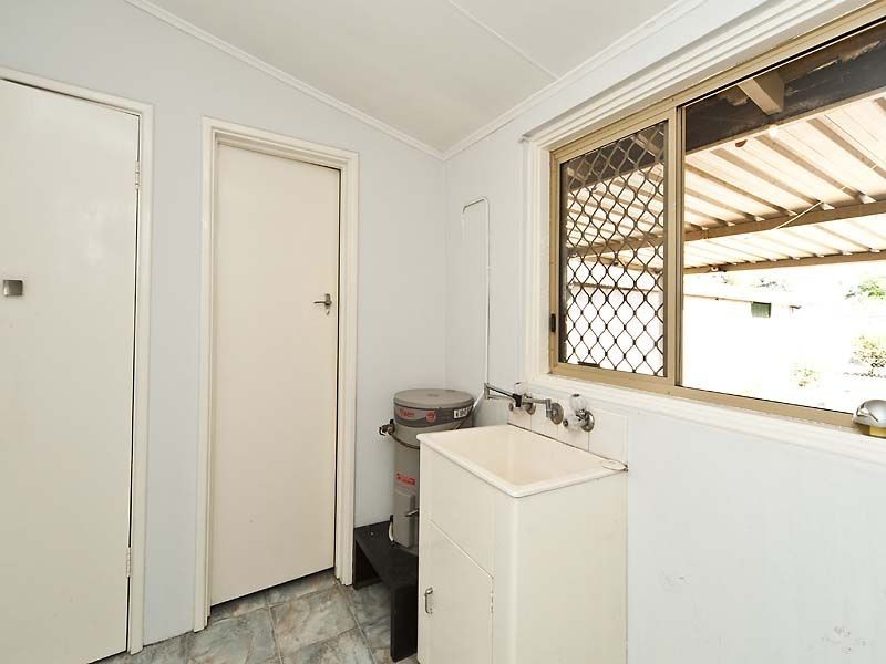 35 Rhodes Crescent, Calista WA 6167