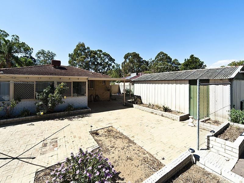 35 Rhodes Crescent, Calista WA 6167