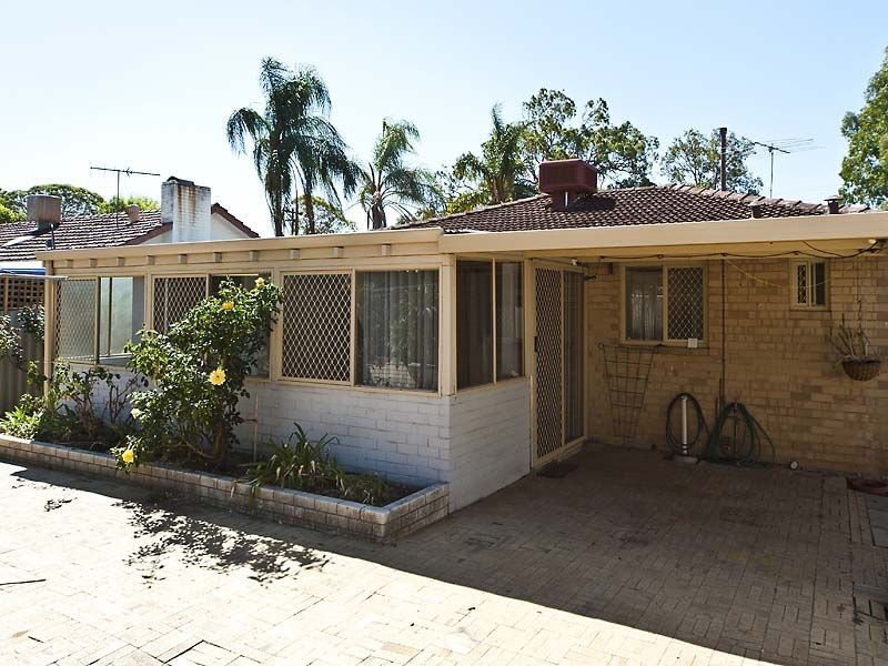 35 Rhodes Crescent, Calista WA 6167
