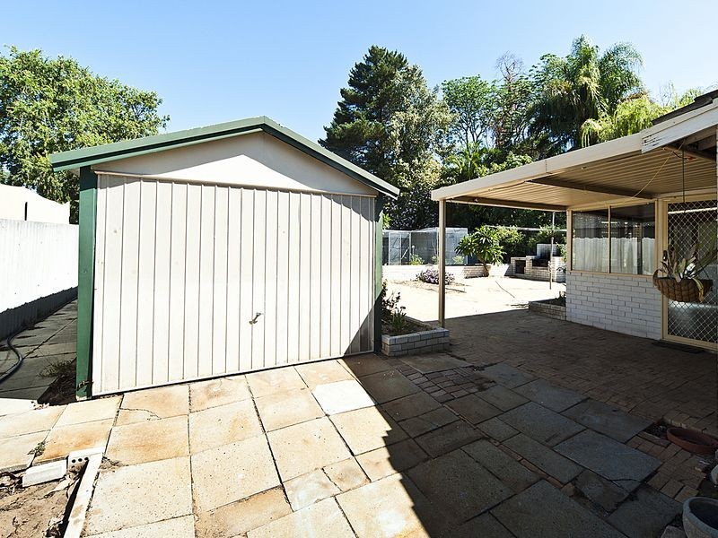 35 Rhodes Crescent, Calista WA 6167