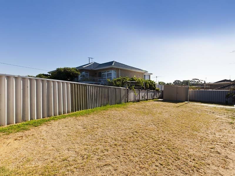33B Winterfold Road, Hamilton Hill WA 6163