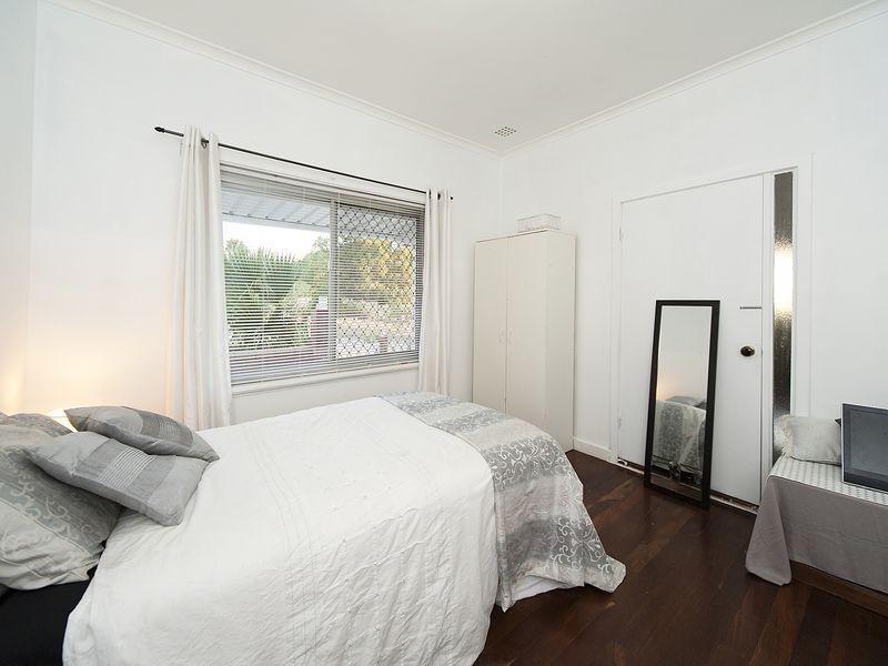 1 Inglis Court, Medina WA 6167